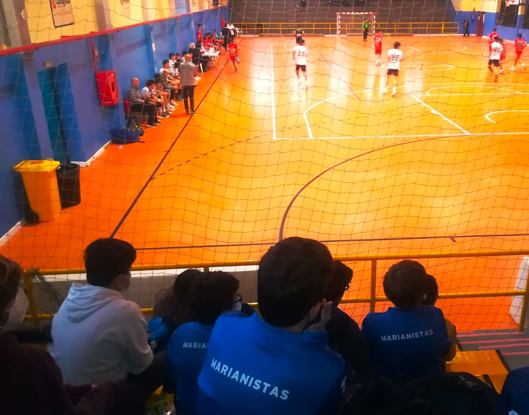 Dos exjugadores del colegio, alumnos, campeones de Aragón de balonmano