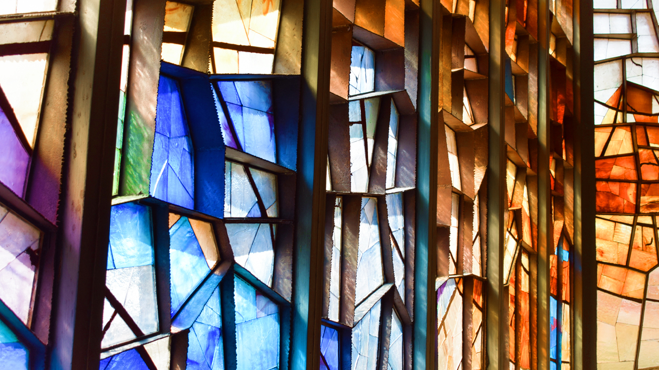 Este cole tiene una iglesia llena de curiosidades…