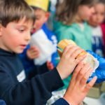 Hoy almorzamos un bocata muy solidario…